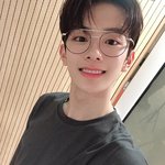 <b>강민</b>이 머리 잘랐나봐