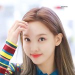 한번 더 눈길이 가는 <b>여</b><b>돌</b>