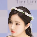 <b>화관</b>쓴 신세경