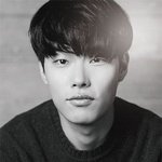 [댓글부탁해] 오늘 생일을 <b>맞이</b>한 연예인