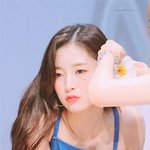 <b>차분</b>하고 우아한 걸그룹 멤버