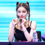 <b>예지</b> 팬서비스 팬들 반응 다 똑같음ㅋㅋㅋ