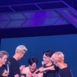 [EXO] 아니 애들 준면이 옷 찢었어ㅋㅋㅋㅋㅋㅋ