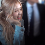 [연예인] 블랙핑크 로제 <b>입국</b> 반가워 하트 ^^