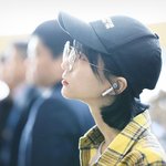 가짜 <b>에어</b>팟 낀 것 같은 여돌