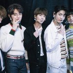 안무 시작과 엔딩 포즈가 같은 그룹