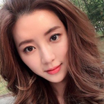 여자같이 생겨서  요즘 스트레스 입니다.