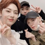 [프듀X] 황민현 뮤지컬보러온 뉴이스트 아론과 <b>민기</b>