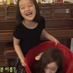통에 갇힌 <b>여배우</b>