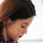 숨 죽인채 바라보게 되는 <b>여</b><b>돌</b>