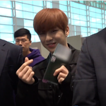 [연예인] 강다니엘 새벽 <b>출국</b> 반가워 ^^