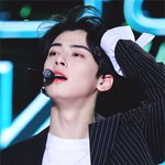 '<b>훤칠</b>'하게 잘난 남돌