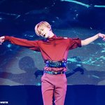 이 <b>의상</b> 특이하다