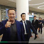 [댓글부탁해] 터미네이터 아놀드 슈왈제네거 <b>입국</b> 반갑습니다!