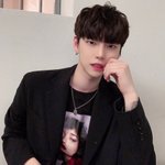 [19] 뜬금없는데 이 사람 진짜 잘생겼다