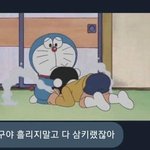 [드루와] <b>바닥</b>에 떨궈진 과자 먹는다 안먹는다