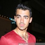 빨강맞춤한 조 <b>조나스</b>