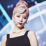 사람이 아니라 캐릭터 같은 <b>여</b><b>돌</b>