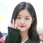 [댓글부탁해] 장원영 살짝 <b>볼살</b> 찐거 같지 않아?