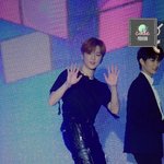 [강다니엘] 티셔츠 입은거 전신으로보니까 더 장난아니야ㅋㅋㅋㅋㅋ