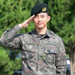 [모두드루와] <b>경례</b>하는 남자 아이돌들