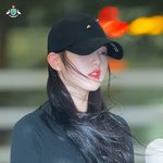 볼캡쓰고 트레이닝복 입고 출국하는 장원영