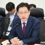 발언하는 김경수 <b>지사</b>