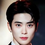 수트 입고 시상식 참석한 <b>재현</b>