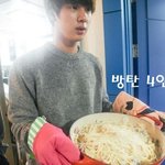 빅힛 들어가려면 잘먹어야 <b>하나</b>봐..