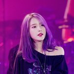 보라색으로 염색한 아이유