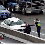 [모두드루와] 차가 찌그러져도 행복해보여