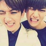 와 <b>예전</b>에 뷔가 백현 닮은꼴이었던거 앎?ㅋㅋㅋㅋㅋ
