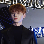 [연예인] 황민현 오늘 <b>포토</b>콜 <b>존</b>잘 ㄱㄱㅇ!