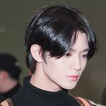 머리 기르고 있는 듯한 배진영