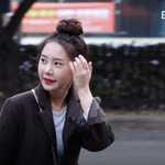 [댓글부탁해] <b>송하예</b> 뮤직뱅크 출근길 1108