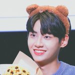 야 이사람 누구 닮지 않음? 여자누구 닮앗는데