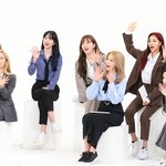 회사원 컨셉으로 촬영한 우주소녀