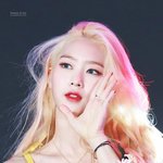 지호 금발에 렌즈낀거