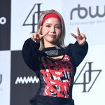 [모두드루와] <b>솔라</b> 의상 왜 이래......