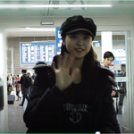 [연예인] <b>임나영</b> 어제 입국길 비 하인드 ㄱ!
