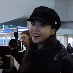 [꼭봐주세요] <b>임나영</b> 러블리 입국길 완전 예쁨다!