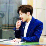 김성규 립스틱 바르는거 봐도봐도 웃<b>김</b>ㅋㅋㅋㅋㅋㅋㅋ