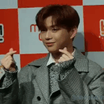 [강다니엘] <b>양손</b>하트+빼꼼+손뽀뽀