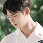 필모 절반을 교복 입은 배우