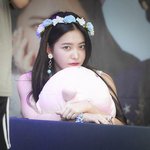 <b>예리</b>와의 눈맞춤