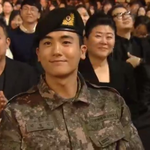 군복 입고 영화제 <b>참석</b>한 박형식