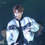 [강다니엘] 강다니엘 <b>팬</b><b>미</b>의상 바뀐거