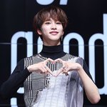 [온리<b>원</b>오브] 내돌은 어쩜 이렇게 <b>하트</b>도 이쁘게 그리냥 ㅋㅋㅋ