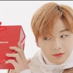 [강다니엘] 강다니엘과 함께하는 지방시뷰티의 <b>NEW</b> 크리스마스 컬렉션