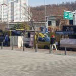 아스트로 <b>역조</b>공 트럭 세 대